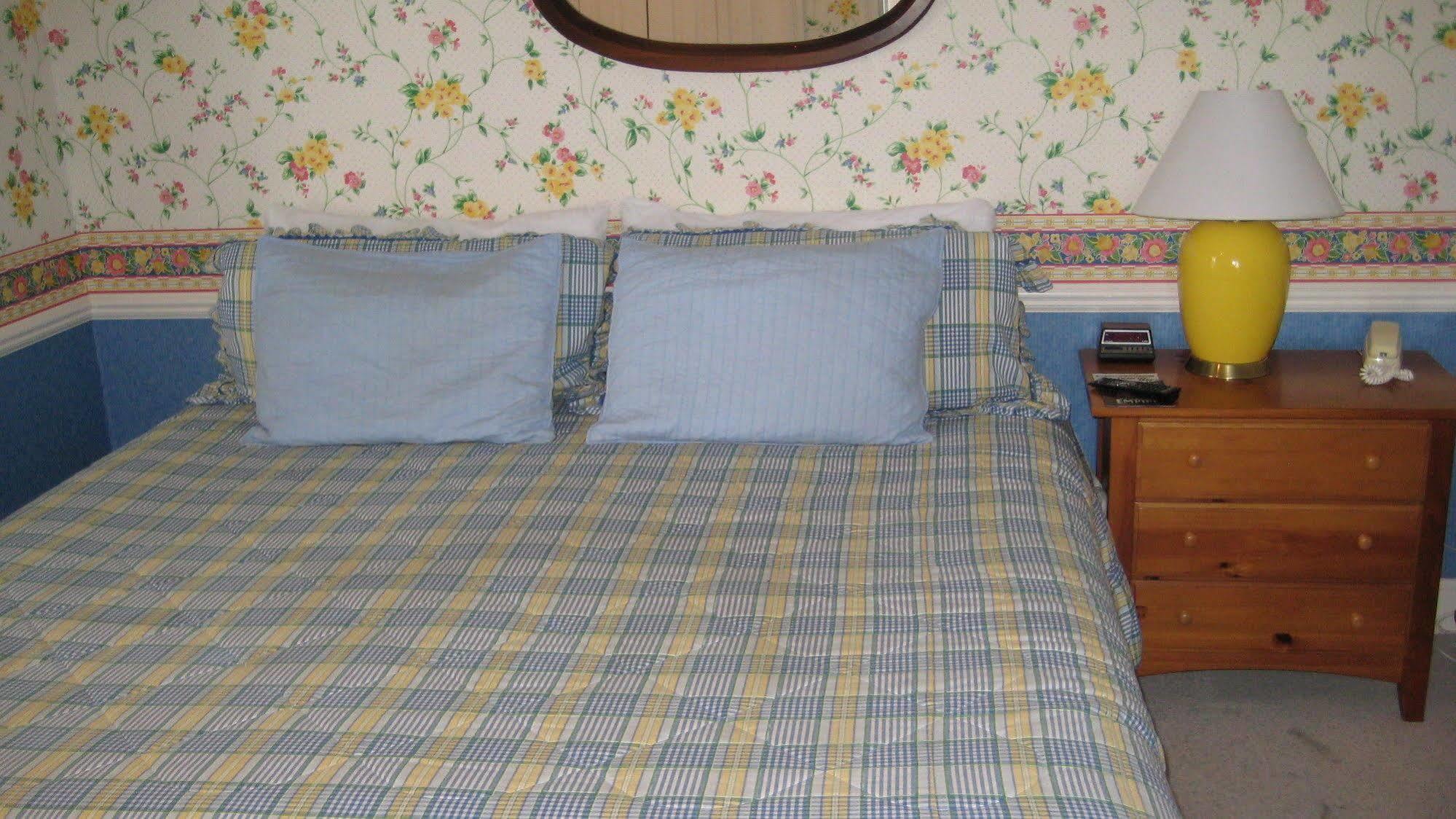Water Street Inn Бойн-Сити Экстерьер фото