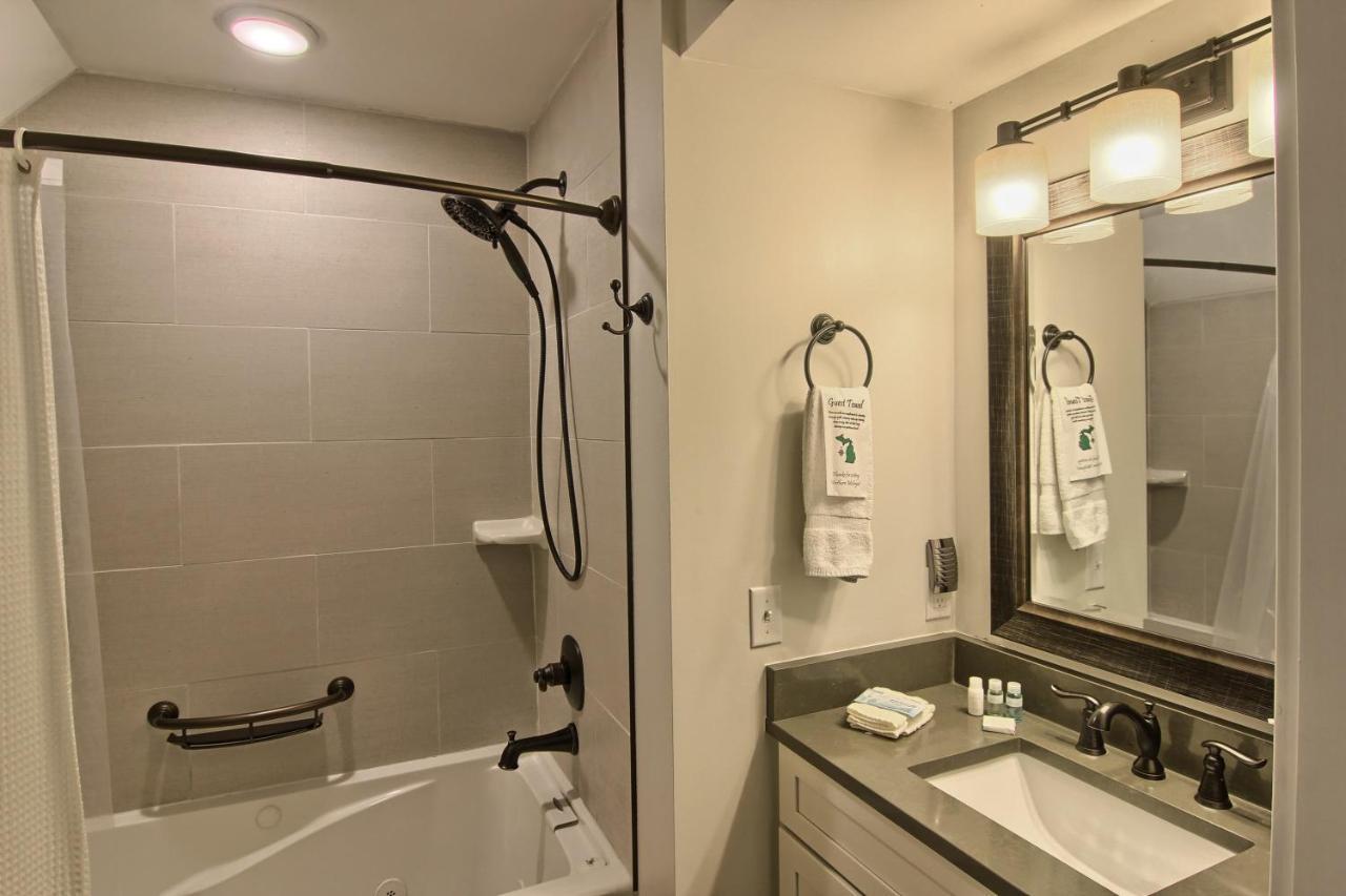 Water Street Inn Бойн-Сити Экстерьер фото